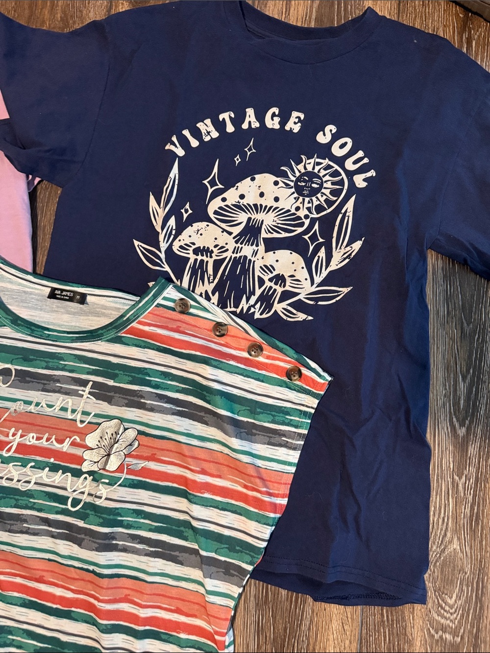 Women’s T shirt lot size Medium - Picture 3 of 4